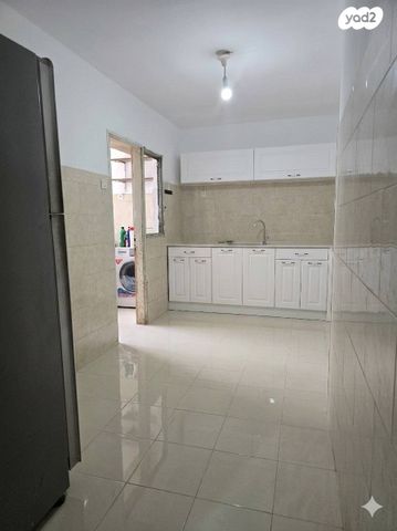 מודעת נכס, בן גוריון, לוד