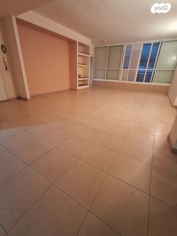 מרום נווה, רמת יצחק