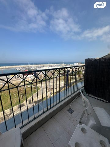 מרינה, פארק לאומי וחופים