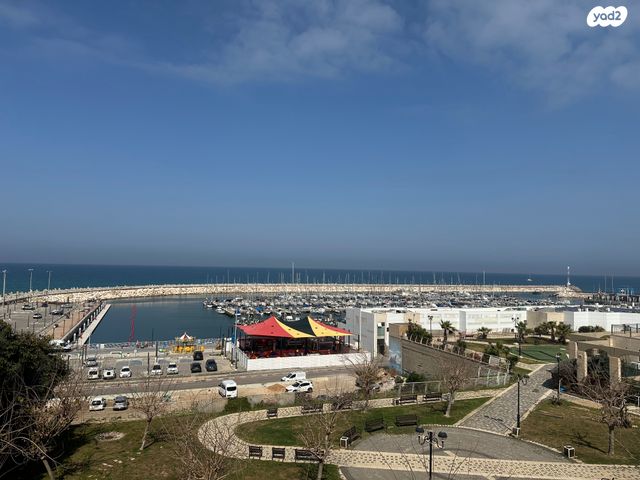 מרינה, פארק לאומי וחופים