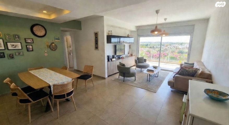 דירה, רחובות הצעירה, רחובות