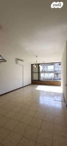 מודעת נכס, זאב ז'בוטינסקי 6, אגרובנק, חולון