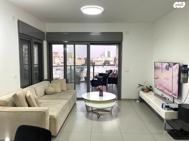 שדרות ירושלים 50