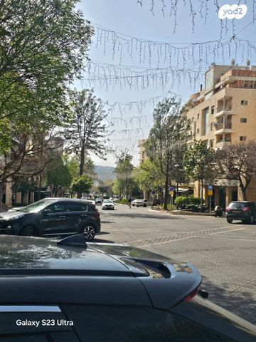 חנויות/ שטח מסחרי