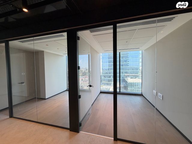 מודעת נכס, תוצרת הארץ, פתח תקווה