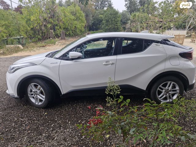 מודעת רכב טויוטה C-HR