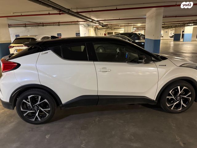 מודעת רכב טויוטה C-HR