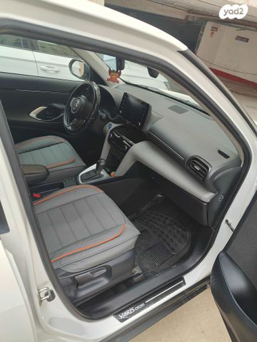 מודעת רכב טויוטה יאריס קרוס