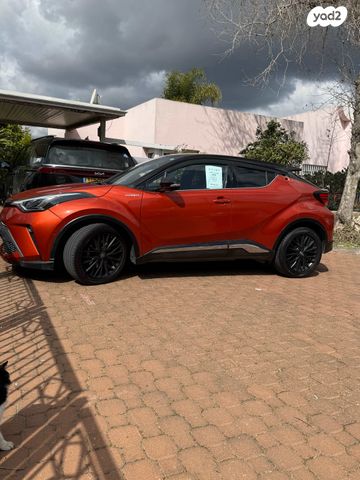 מודעת רכב טויוטה C-HR