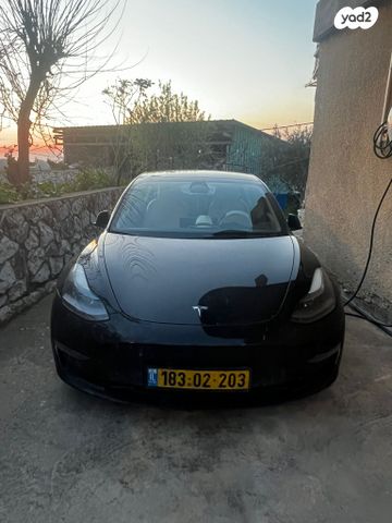 מודעת רכב טסלה מודל 3