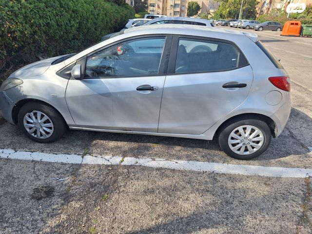 מודעת רכב מאזדה 2