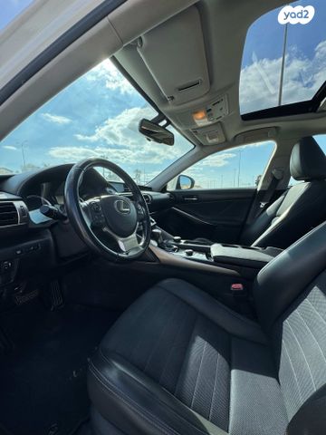 מודעת רכב לקסוס IS