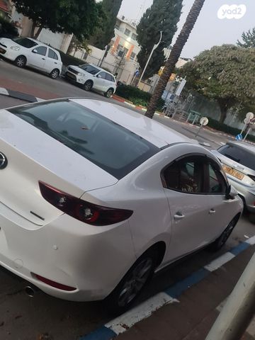 מודעת רכב מאזדה 3