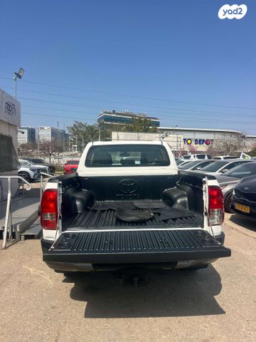 מודעת רכב טויוטה היילקס 2