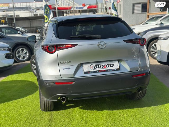 מודעת רכב מאזדה CX-30 2