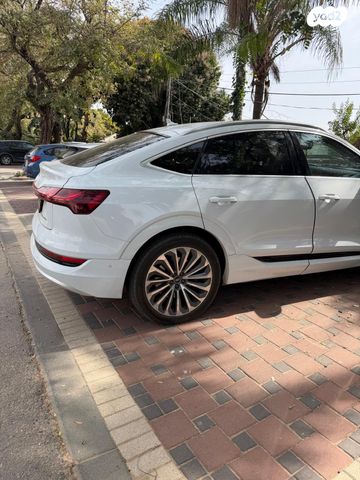 מודעת רכב אאודי E-tron