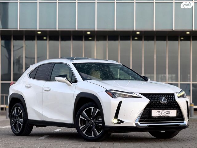 מודעת רכב לקסוס UX