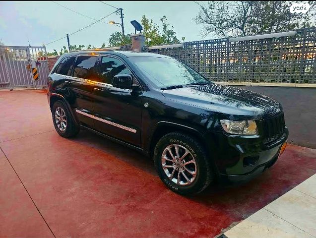 מודעת רכב ג'יפ גרנד צ'ירוקי