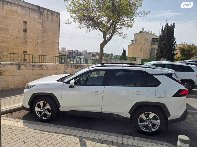 מודעת רכב טויוטה RAV4