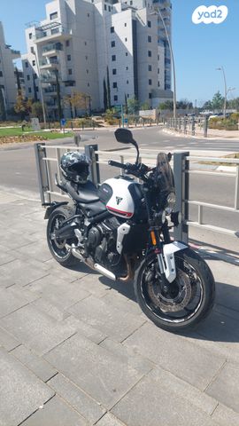 מודעת רכב טריומף Trident 660