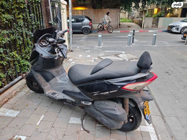 מודעת רכב סאן יאנג ג'וי-מקס 250