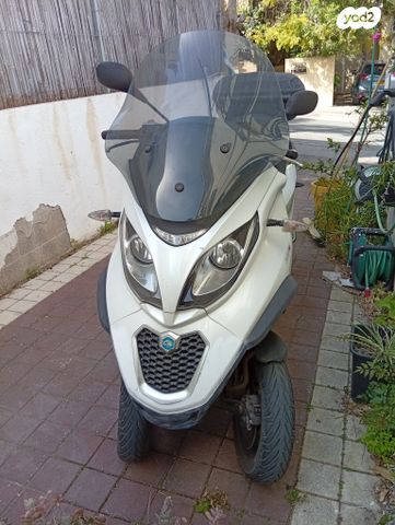 מודעת רכב פיאג'ו MP3 300