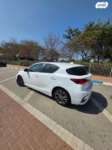 מודעת רכב לקסוס CT 2