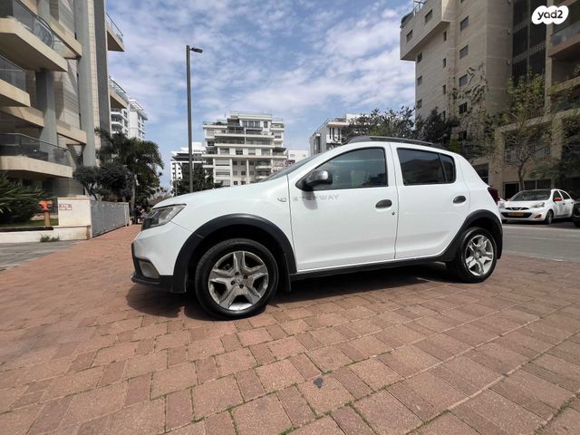 מודעת רכב דאצ'יה סנדרו Stepway