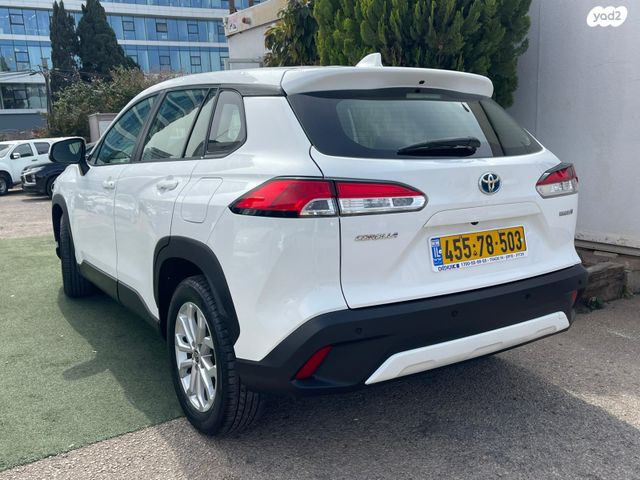 מודעת רכב טויוטה קורולה קרוס 2