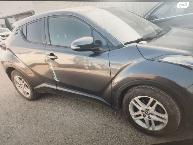 מודעת רכב טויוטה C-HR