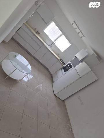 קיבוץ גלויות 57