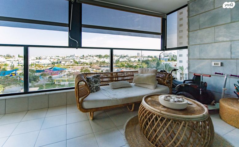 שולמית אלוני 