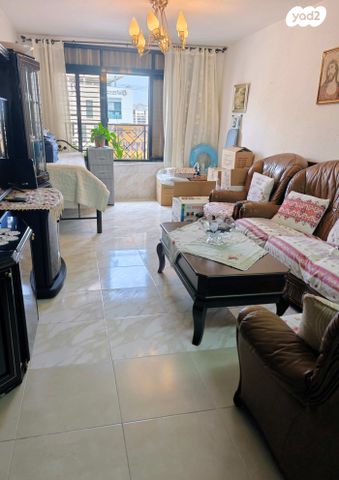 אייזיק חריף 42