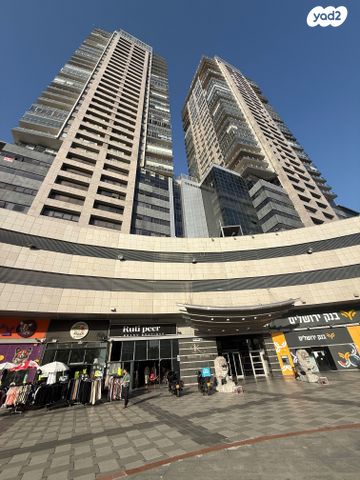 שדרות ירושלים 18