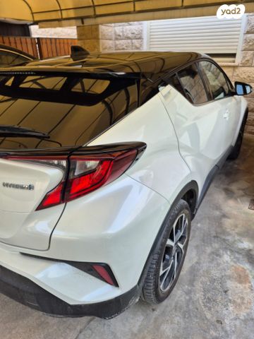 מודעת רכב טויוטה C-HR