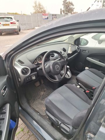 מודעת רכב מאזדה 2