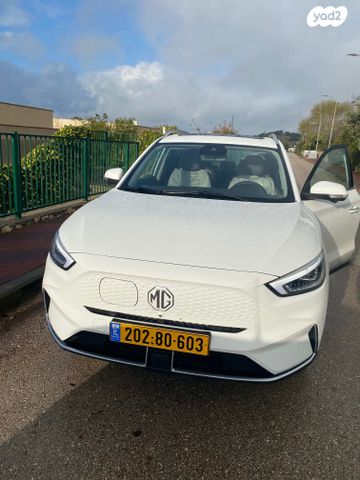 מודעת רכב אם ג'י ZS