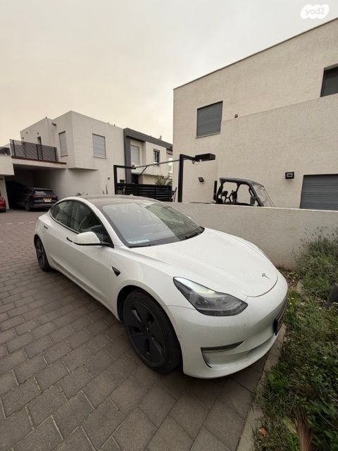 מודעת רכב טסלה מודל 3