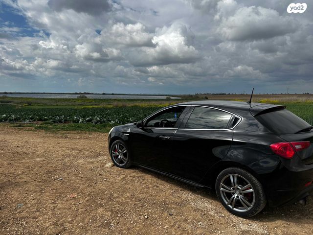 מודעת רכב אלפא רומיאו ג'ולייטה