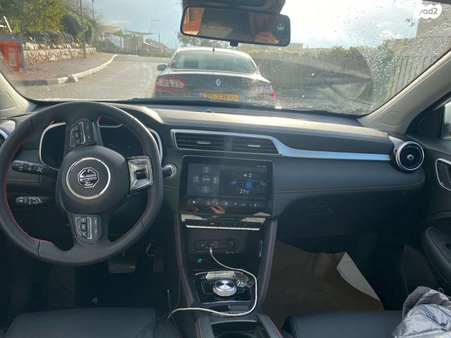 מודעת רכב אם ג'י ZS