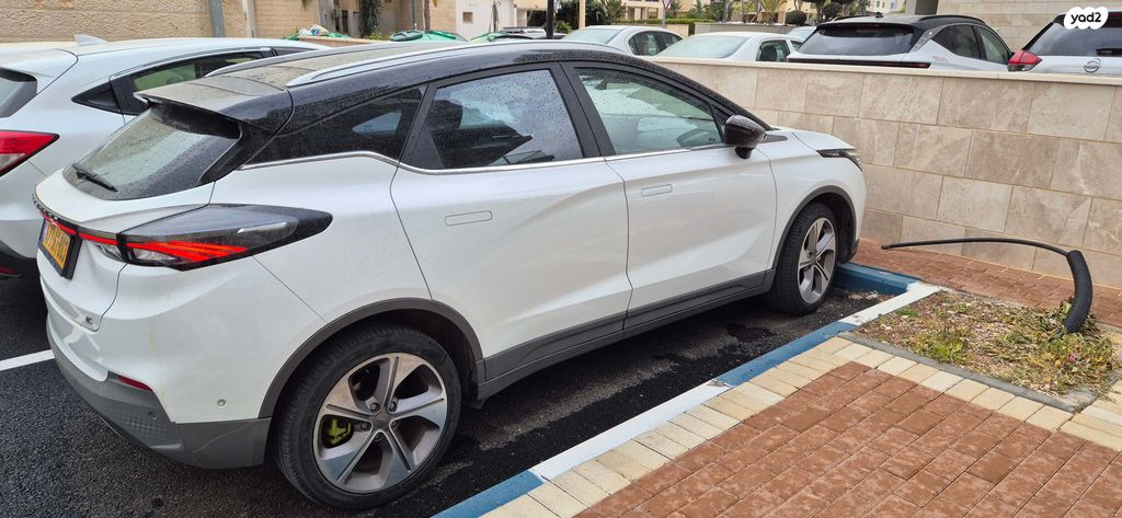 מודעת רכב ג׳ילי Geometry C