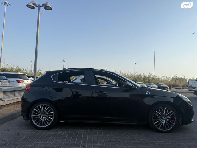 מודעת רכב אלפא רומיאו ג'ולייטה