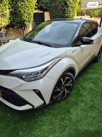 מודעת רכב טויוטה C-HR