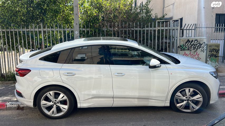 מודעת רכב אאודי Q4 e-tron