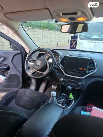 מודעת רכב ג'יפ צ'ירוקי