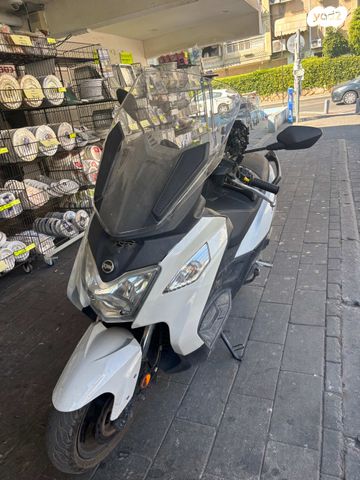 מודעת רכב סאן יאנג ג'וי-מקס Z-300