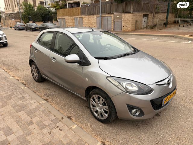 מודעת רכב מאזדה 2