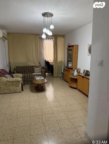 צבי הירשפלד 30