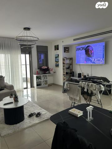 אהרון מזיא 1