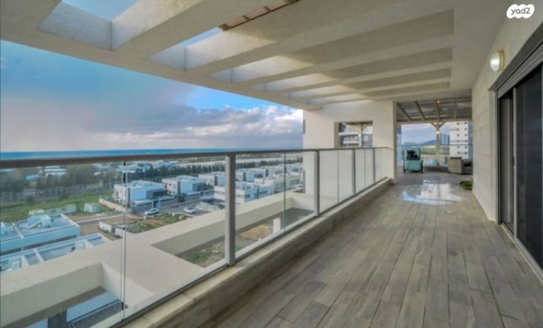 שדרות יצחק שמיר 17